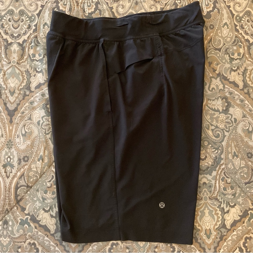 EUC Lululemon Core Shorts 11” Linerless Black Mens Sz M